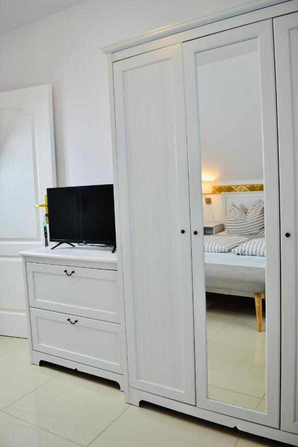 Iwona Pokoje Apartamenty Karwia Exterior foto