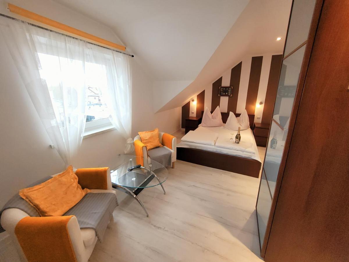 Iwona Pokoje Apartamenty Karwia Exterior foto