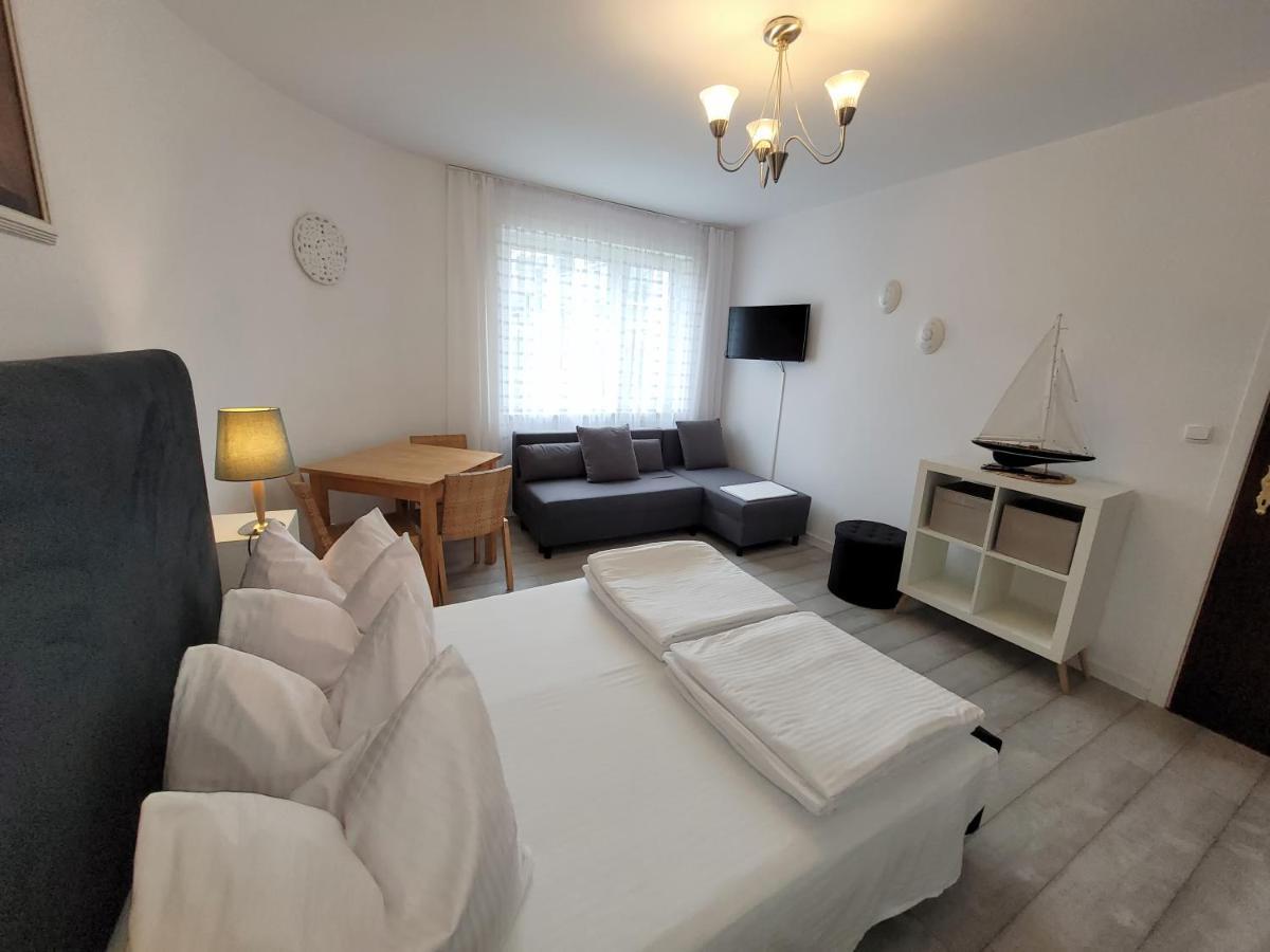 Iwona Pokoje Apartamenty Karwia Exterior foto