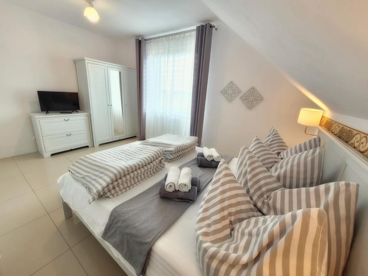 Iwona Pokoje Apartamenty Karwia Exterior foto