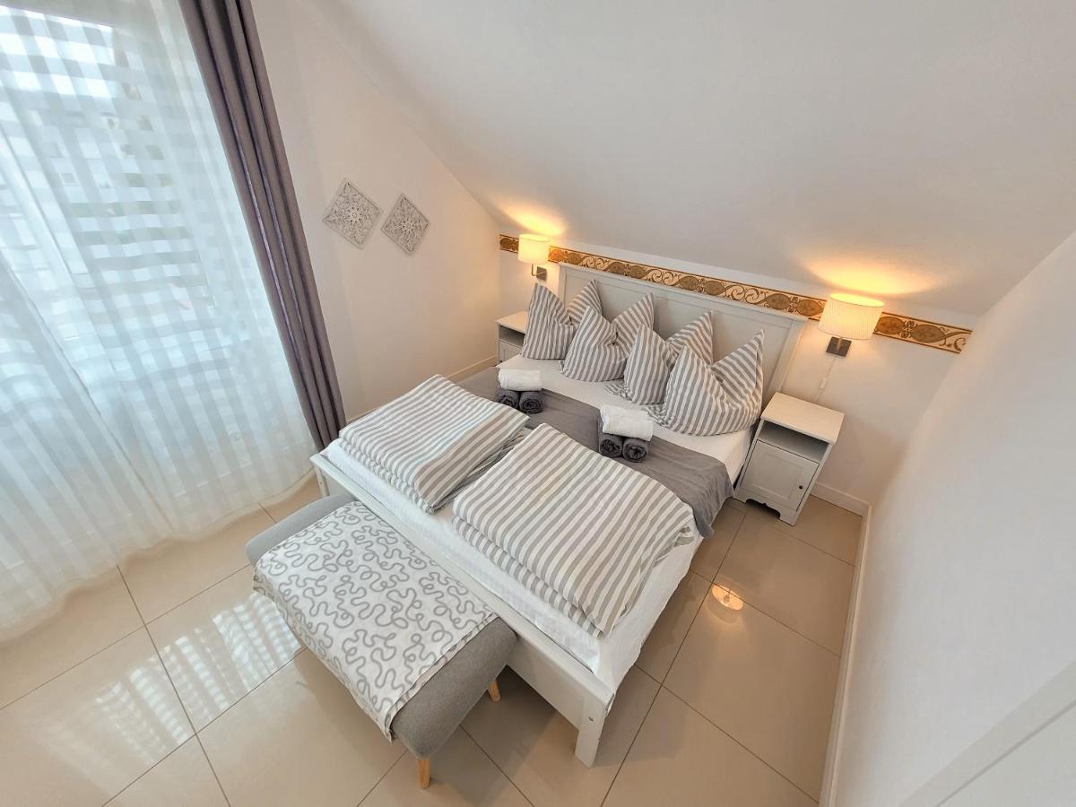 Iwona Pokoje Apartamenty Karwia Exterior foto